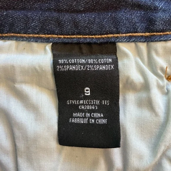 Almost Famous Ripped Denim Shorts - Picture 4 of 4